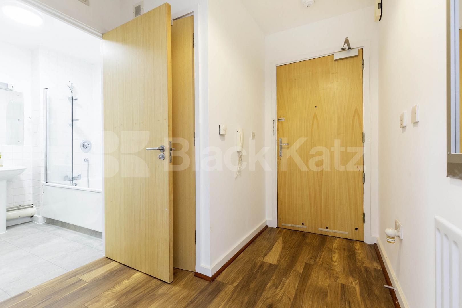 Newly refurbished one bedroom with a garden Clarendon Road, Hornsey / Turnpike Lane